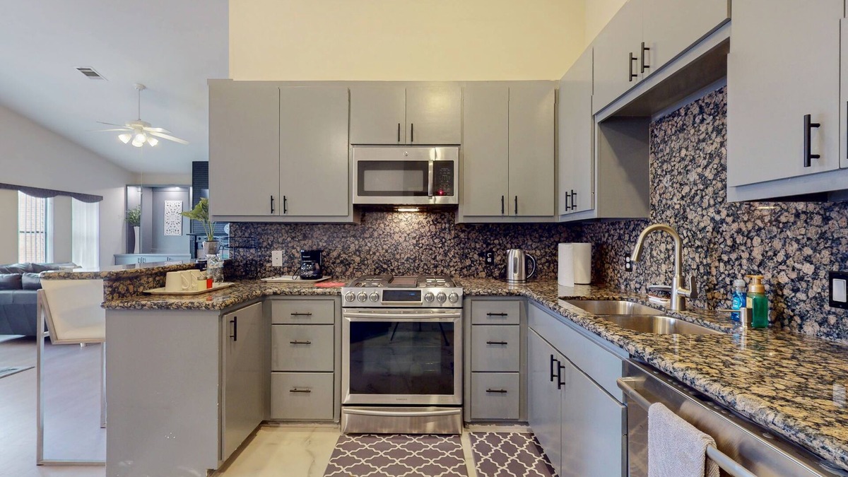 Willow Meadows/Willowbend Area House | Elegant home close to NRG Stadium, Downtown Houston, & The Medical Center
