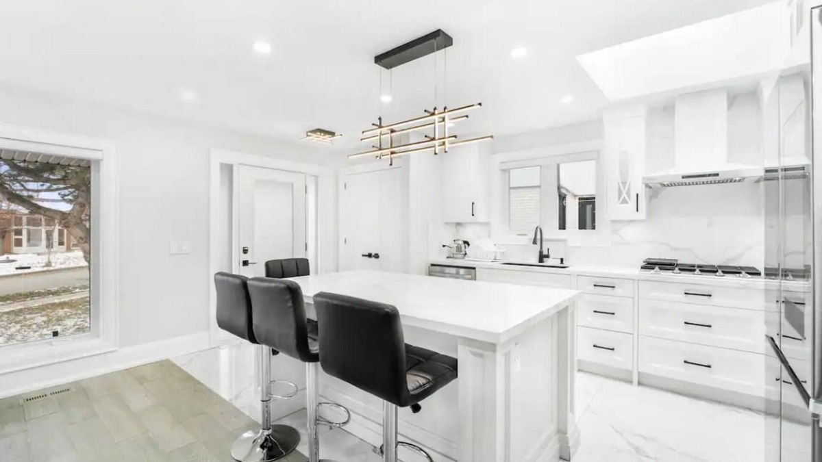 North York House | Elegant Home -Experience Comfort and Luxury