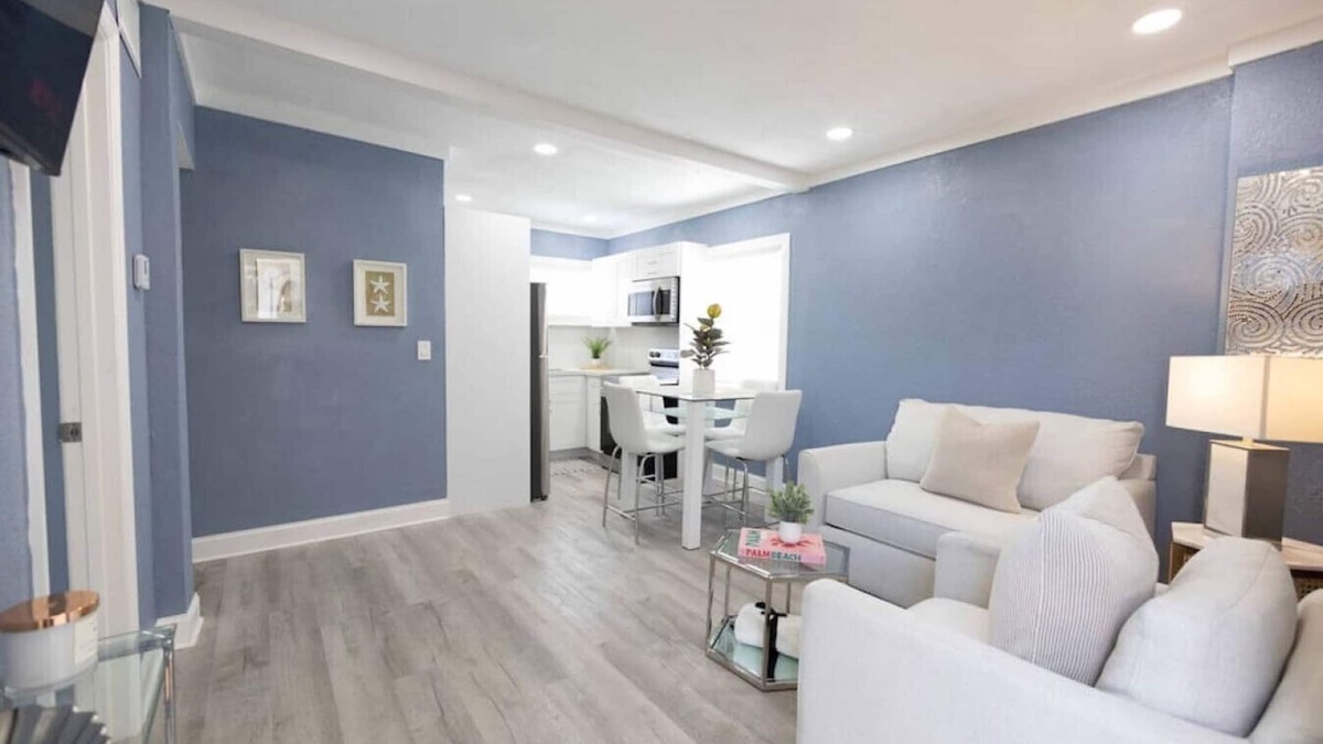 Southwest Apartment | Elegant Home in Antique Row - WPB