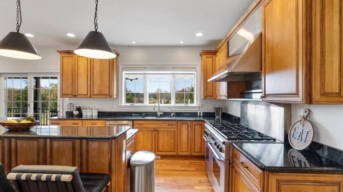 Chester House | Elegant Home w/7BRs, Game Room, Luxury Yard, Pool