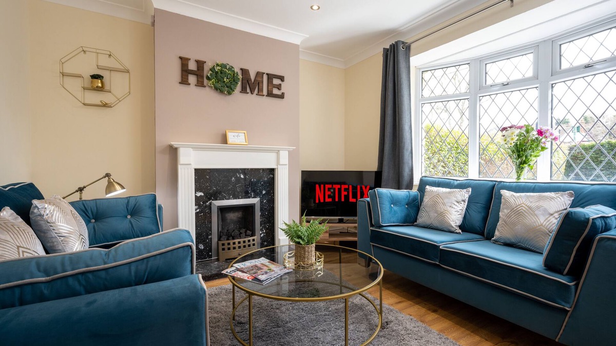 Solihull House | ♥ Elegant house with large garden and outdoor furniture near NEC, JLR, Solihull