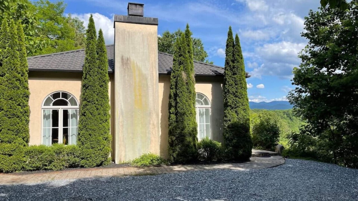 Bryson City Villa | Elegant Italian Villa Smoky Mt