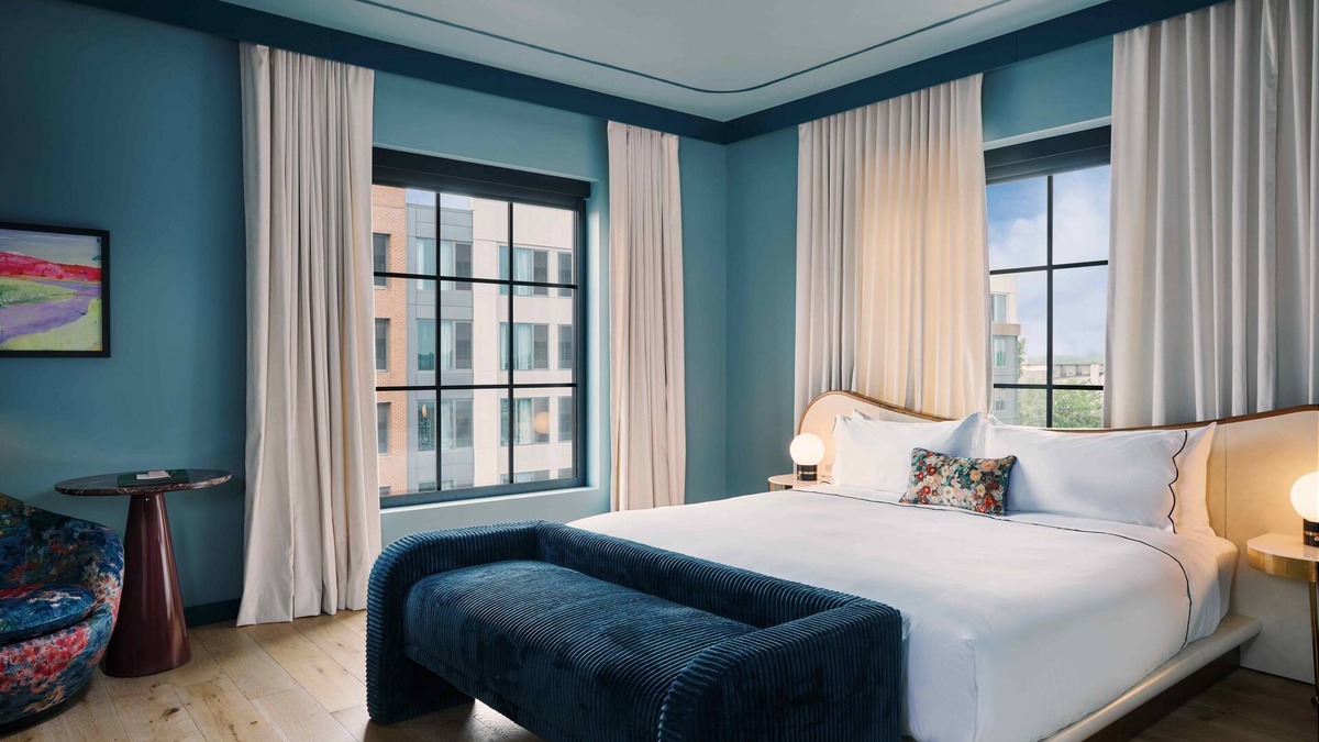 East Market District House | Elegant King Room Near Louisville Slugger Museum & Factory! Pets Allowed