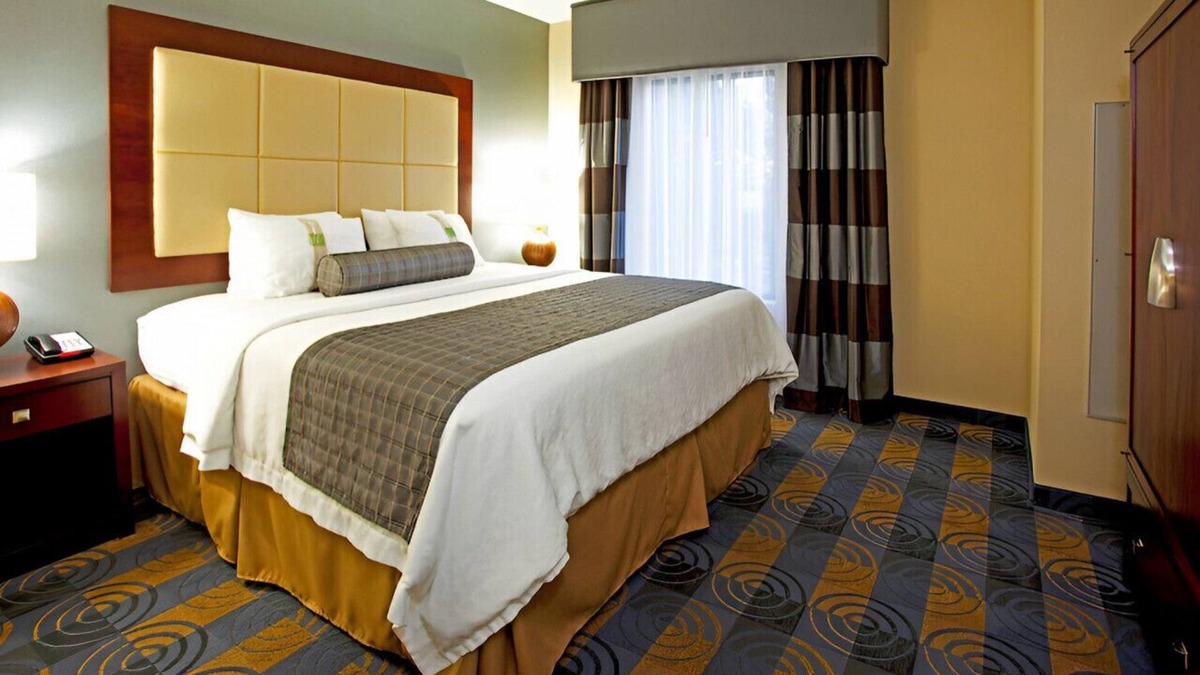 Stockbridge House | Elegant King Room w/ Comfort & Style