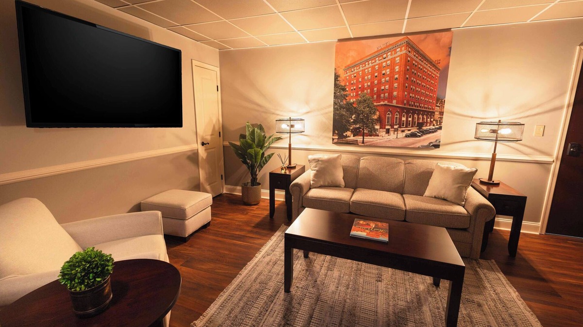 Bethlehem Apartment | Elegant King Suite in Bethlehem on Historic Main Street with full Kitchen
