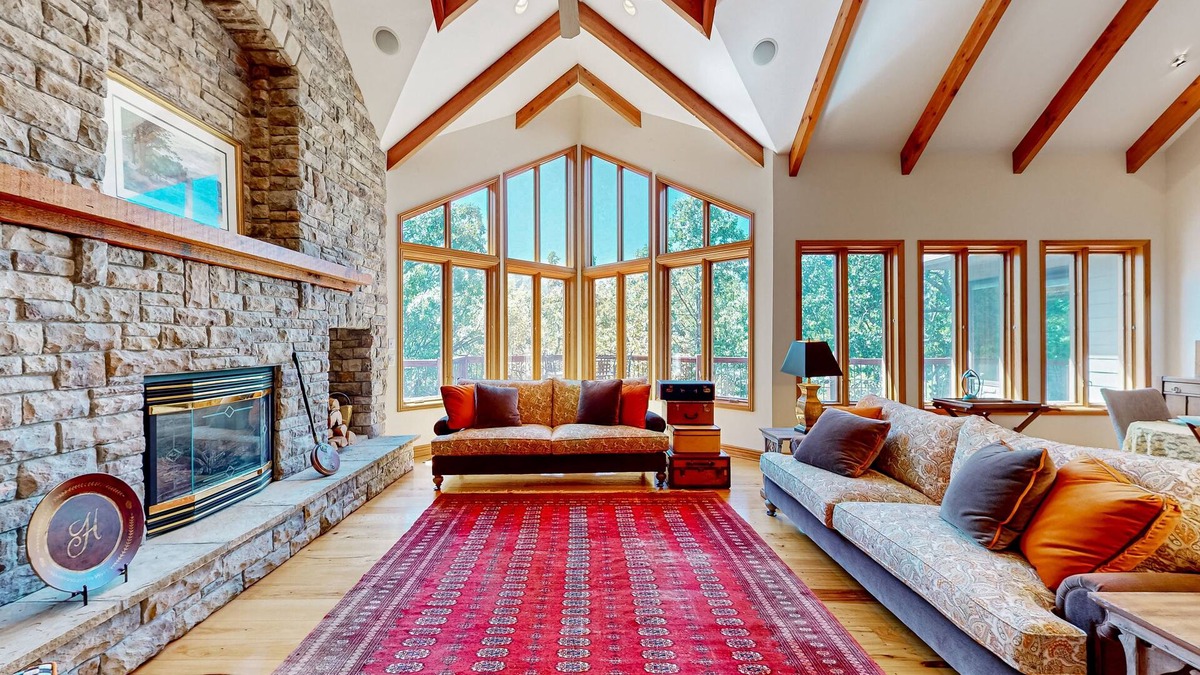 Eureka Springs House | Elegant lake house with gourmet kitchen, game room, scenic views & lake frontage