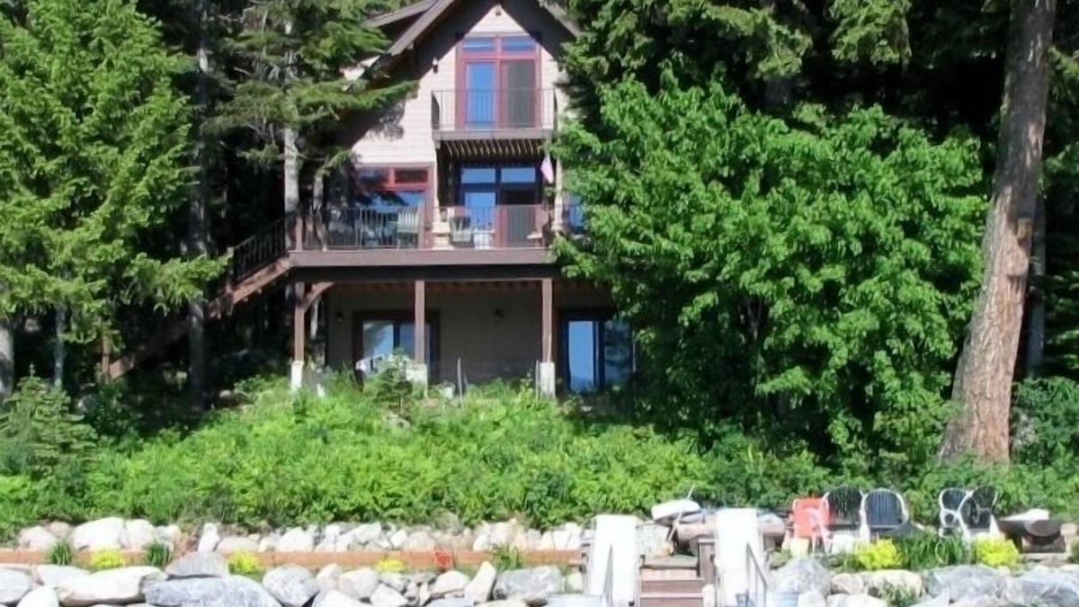 McCall Cabin | Elegant Lakefront Cabin, Private Dock, Bocce Ct, WiFi