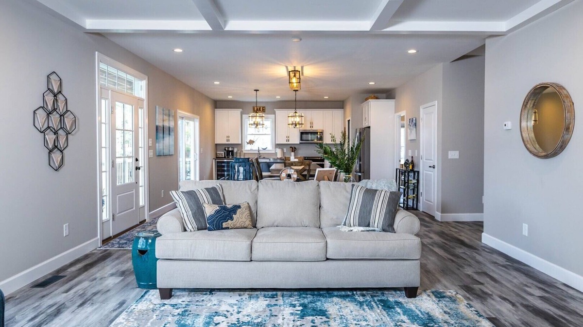 Ingles Cabin | Elegant Lakefront Home 5B/S12 Near VTech/RadfordU
