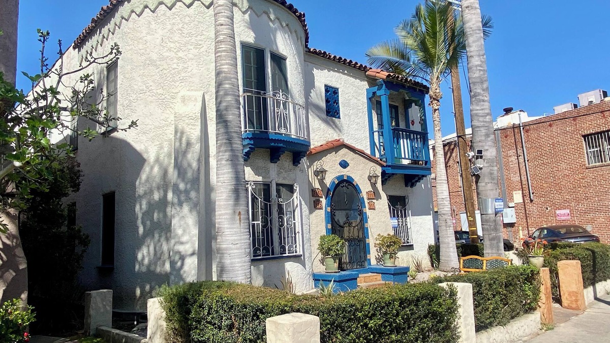 La Brea Apartment | Elegant, Large, Parking, Central Location, Walk to The Grove, BH, Fairfax, Parks