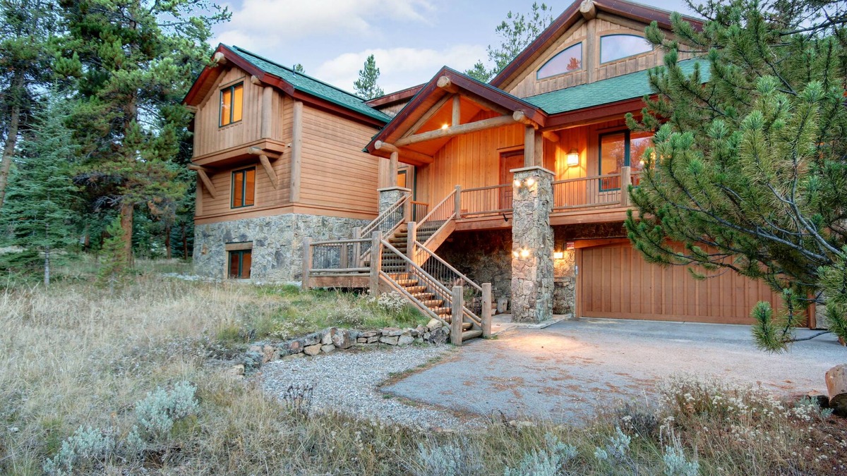 Keystone House | Elegant Lodge with Panoramic Views, Hot Tub onsite