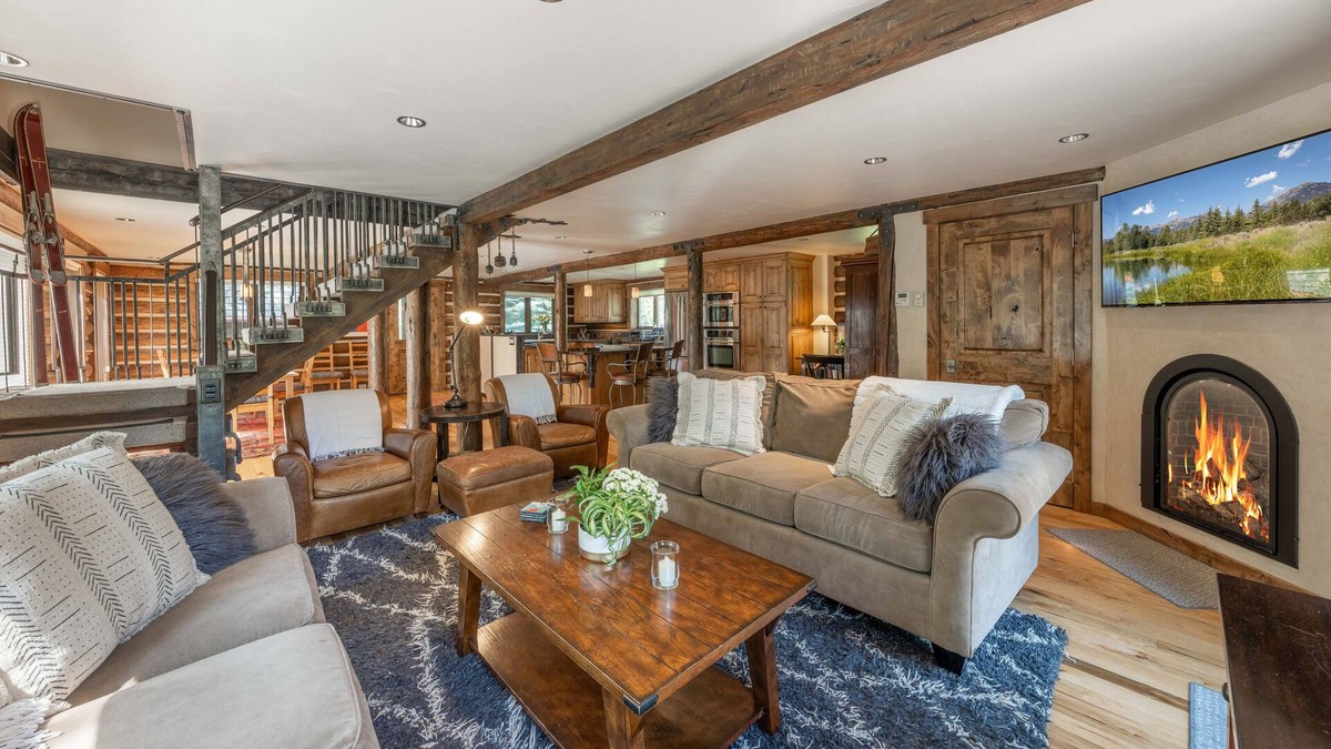 Moose Wilson Road House | Elegant log home offers the best of contemporary and classic