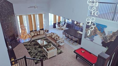 San Antonio Villa | Elegant Luxury Stay in Uptown