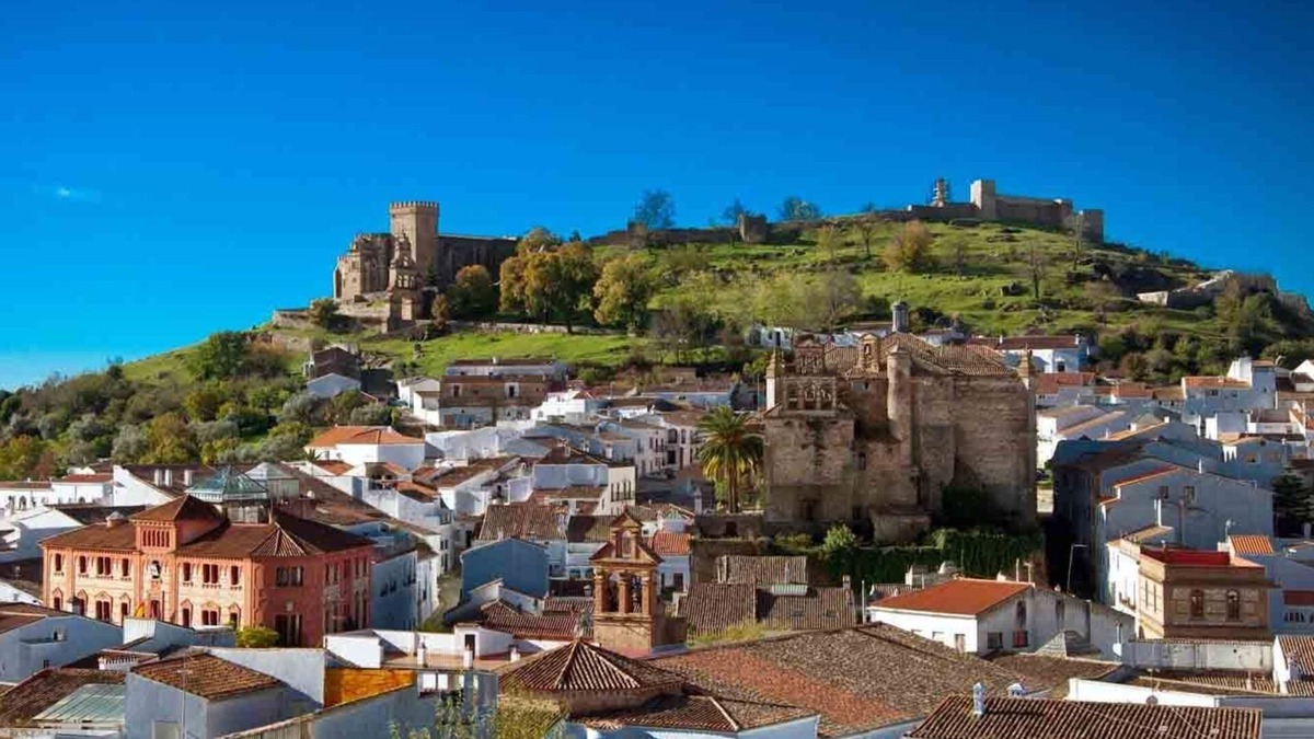 Hinojales House | Elegant mansion with pool in picturesque village in Sierra de Aracena