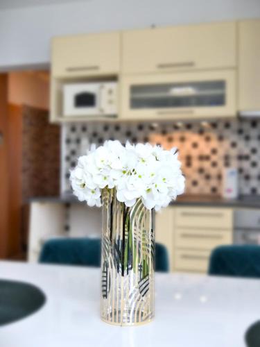 Dubravka Apartment | Elegant Marble Apartment - Balcony & Coffee in a Quiet Green Area