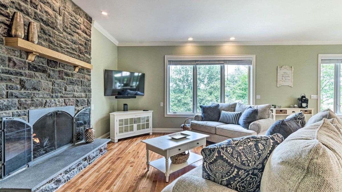 Middlefield House | Elegant Middlefield Getaway w/Game Room!