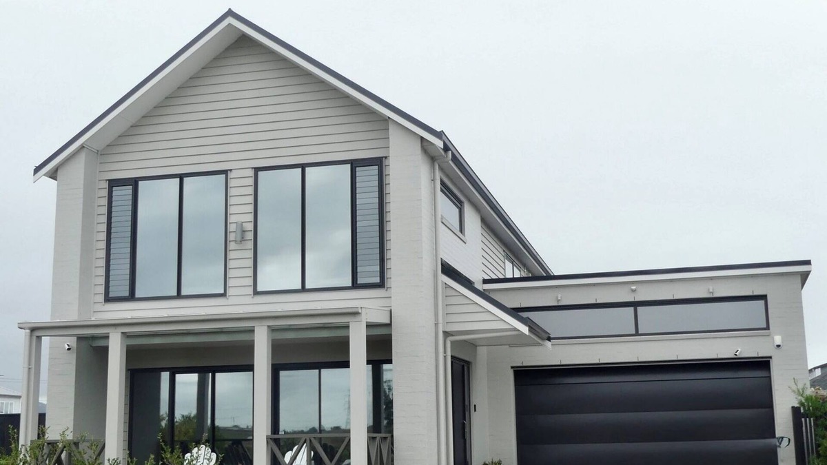 Karaka House | Elegant Minimalist Karaka Stay – Prime Location/Close to Motorway