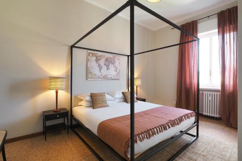 Porta Tenaglia Apartment | Elegant Moscova Apt