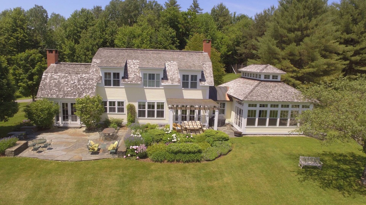 Stowe House | Elegant Mountain Retreat For All Seasons