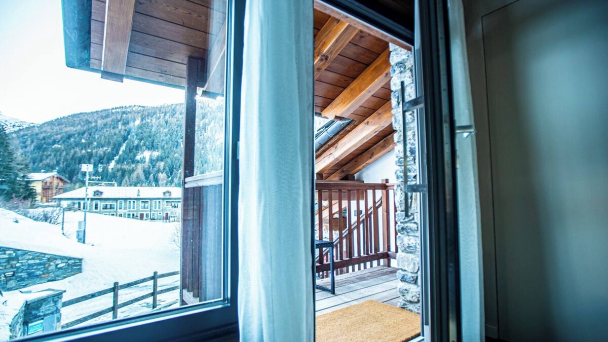 La Thuile Apartment | Elegant mountain vacation home located within walking distance of ski facilities