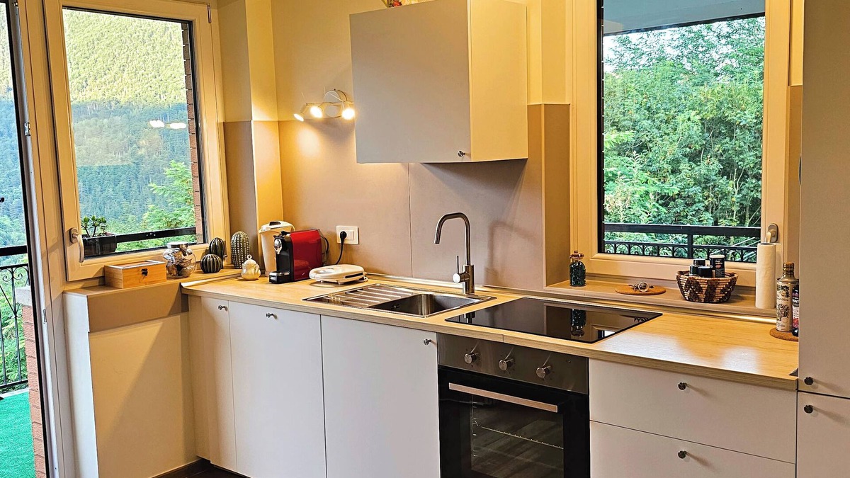 Rubiana Apartment | Elegant Mountain View Suite [Netflix-Wifi-Xbox]