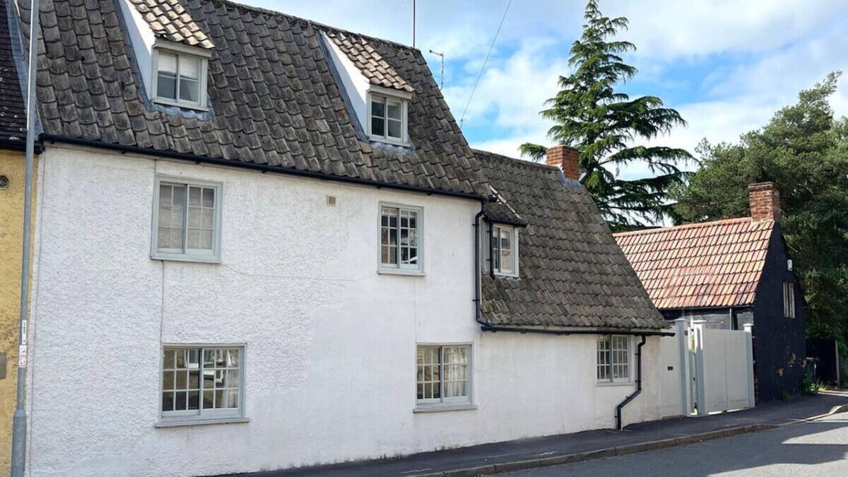 Buckden House | Elegant, oak beamed house in pretty village