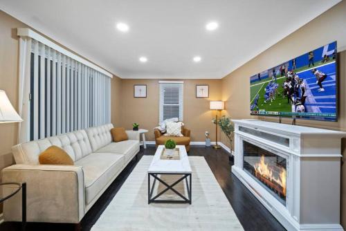 Shelby Township House | Elegant Oasis 4 Bedroom Home Away from Home