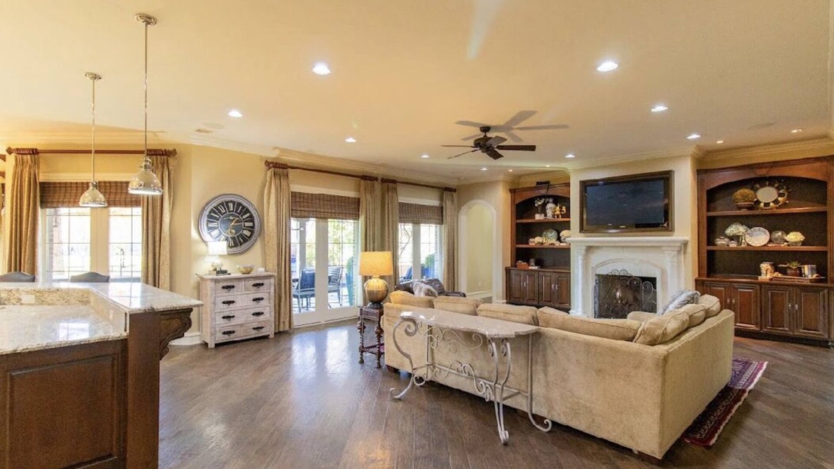 Amarillo House | Elegant Oasis on the Greenways with Two Masters; 5 Bedrooms, Hot Tub Pool