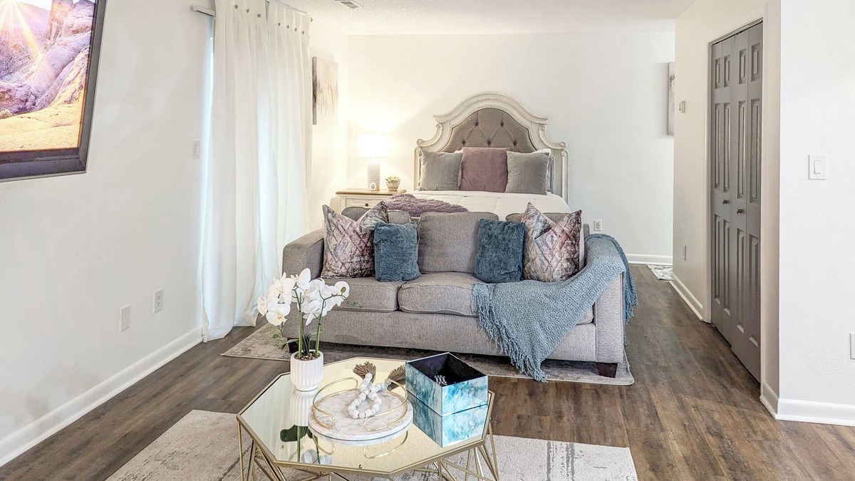 Huntsville Apartment | Elegant Oasis Studio Retreat Central Safe Location WiFi, AC,