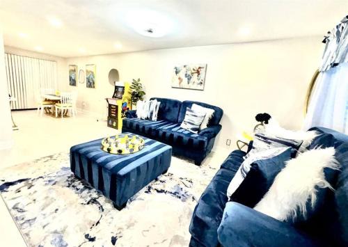 Forest Park House | Elegant Oasis Townhome, 10 Mi to Downtown, near Airport