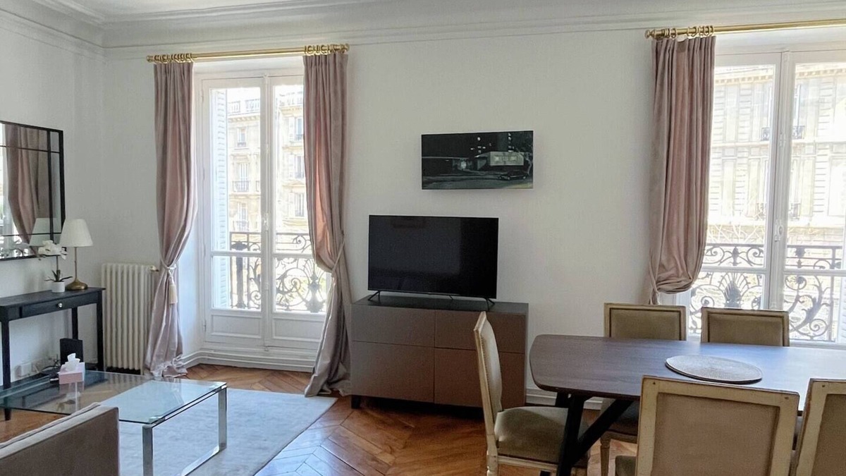 Batignolles Apartment | Elegant Parisian apt w/balcony - Saint-Lazare