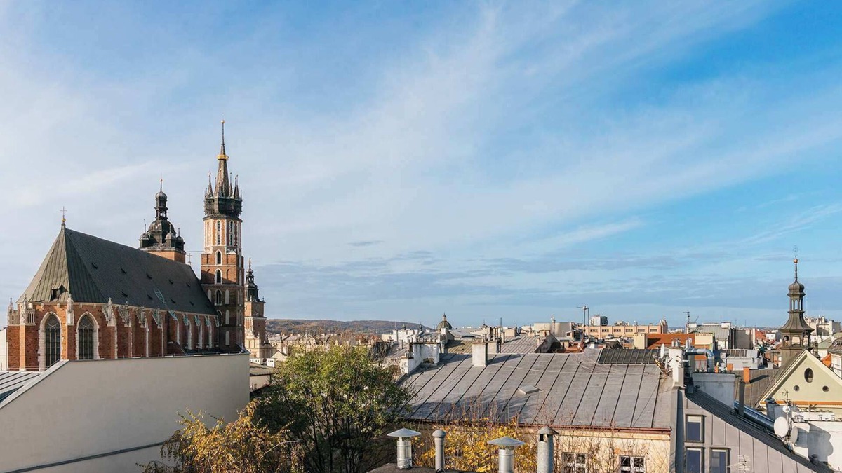 Stare Miasto Apartment | Elegant Penthouse with Iconic Church View