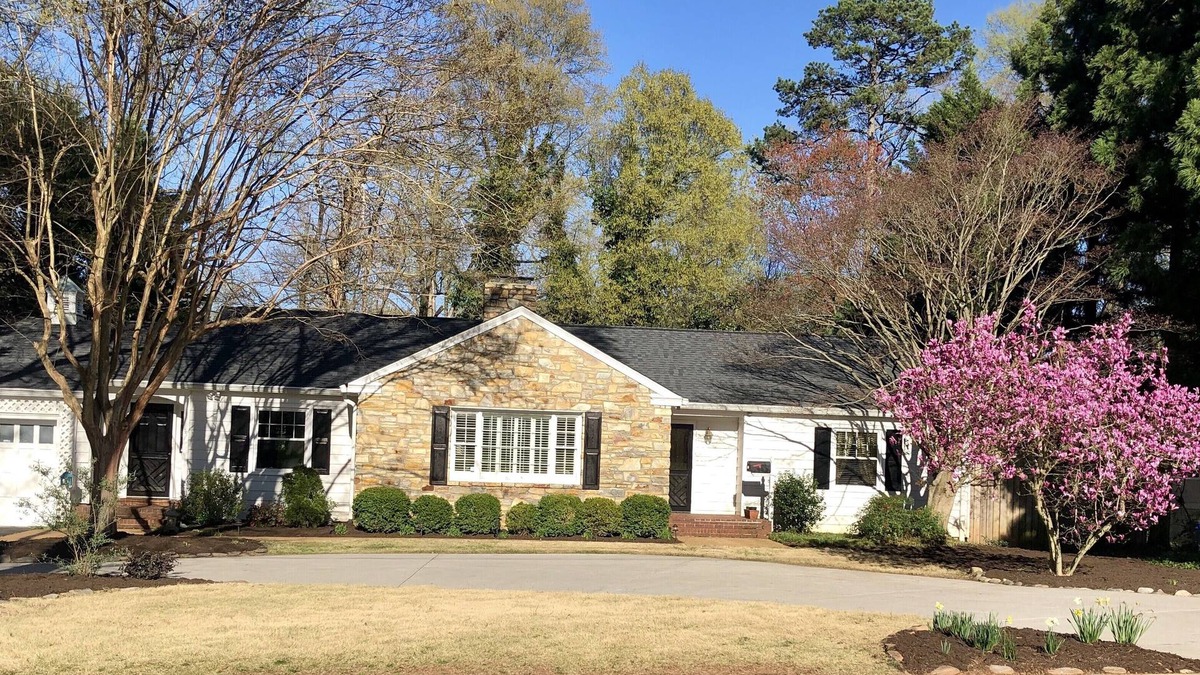 Winston - Salem House | Elegant Pet Friendly Ranch Home close to everything!