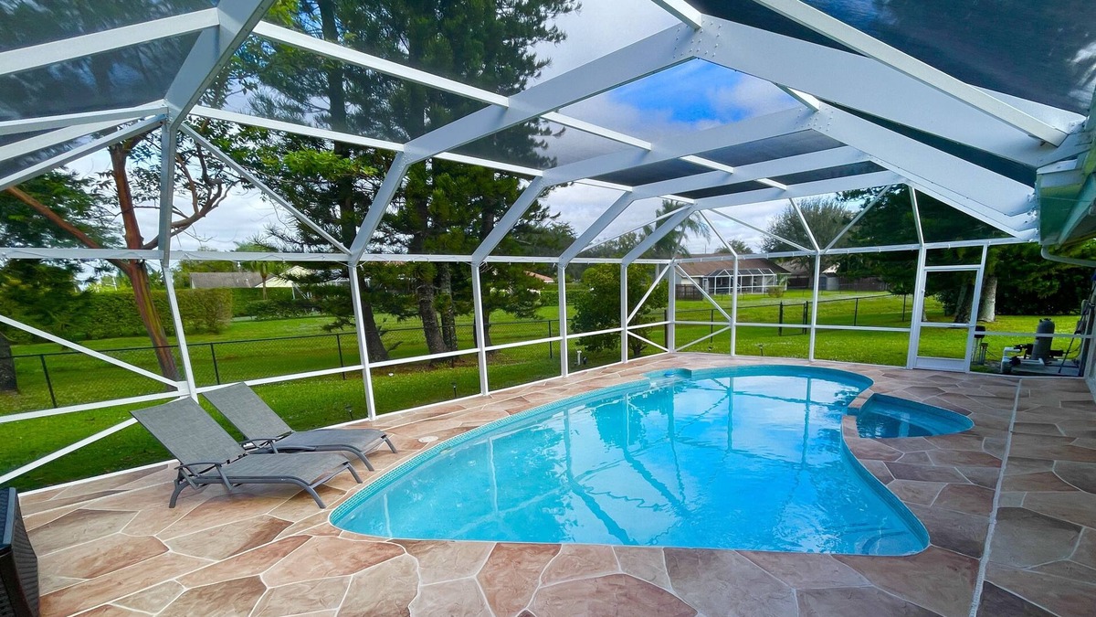 Wellington House | Elegant pool home in Prime Equestrian area