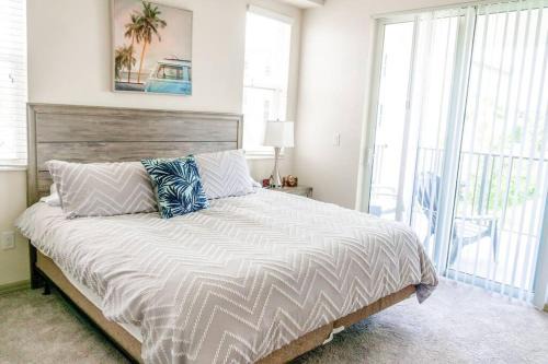 Eastwood Village Apartment | Elegant Pool & Hot Tub with Palm Trees #201