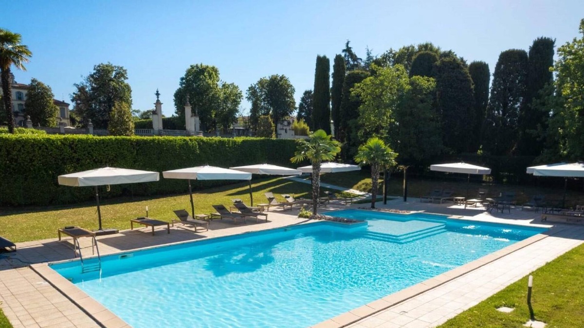Montesiro Villa | Elegant Prinetti residence with pool,tennis Monza