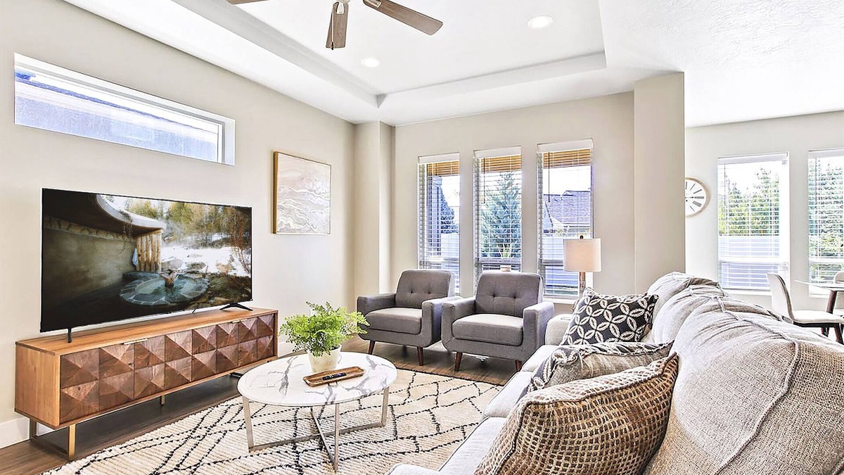 Meridian House | Elegant & Private 3BR 2BA Retreat by The Village
