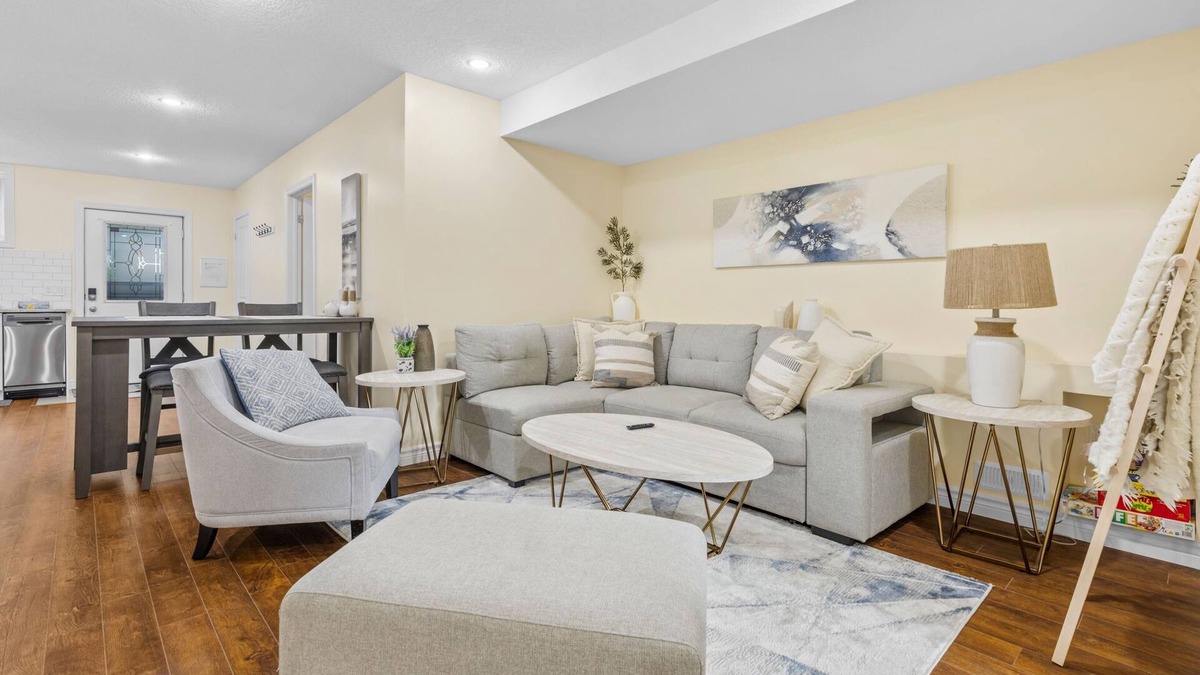North London Apartment | Elegant & Private Apartment With Full Kitchen - Short Walk to Downtown London