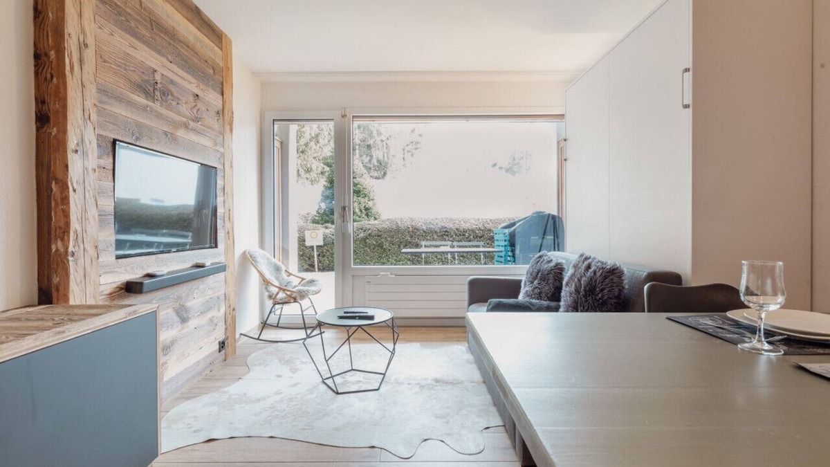 Noes Apartment | Elegant renovated studio in the center of town