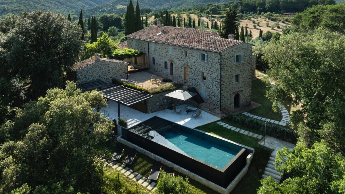 Suvereto Villa | Elegant residence located on a tuscan hill with swimming pool and a tennis court
