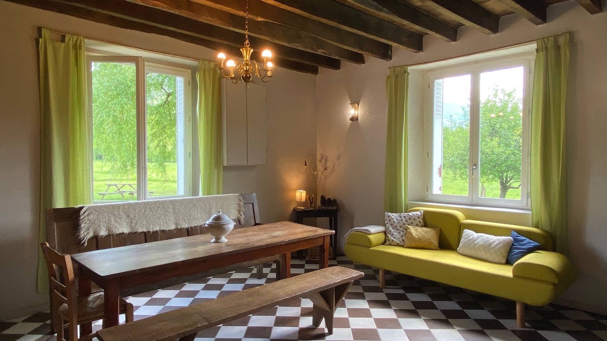 Issor House | Elegant retro cottage at the foot of the mountains, stove, WIFI, + view