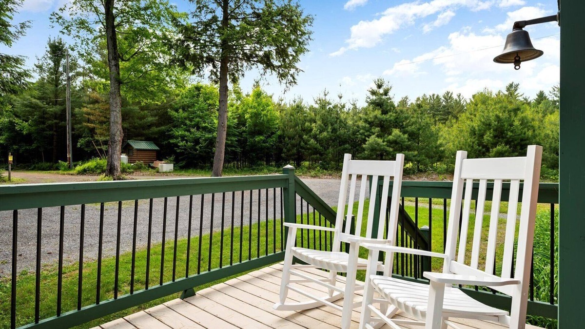 Glenfield House | Elegant Riverfront Home - Pet Friendly!