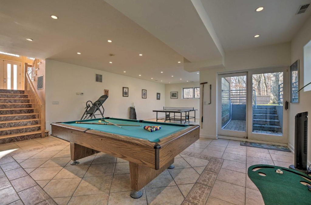 Riverwoods Villa | Elegant Riverwoods Escape with Private Sauna!