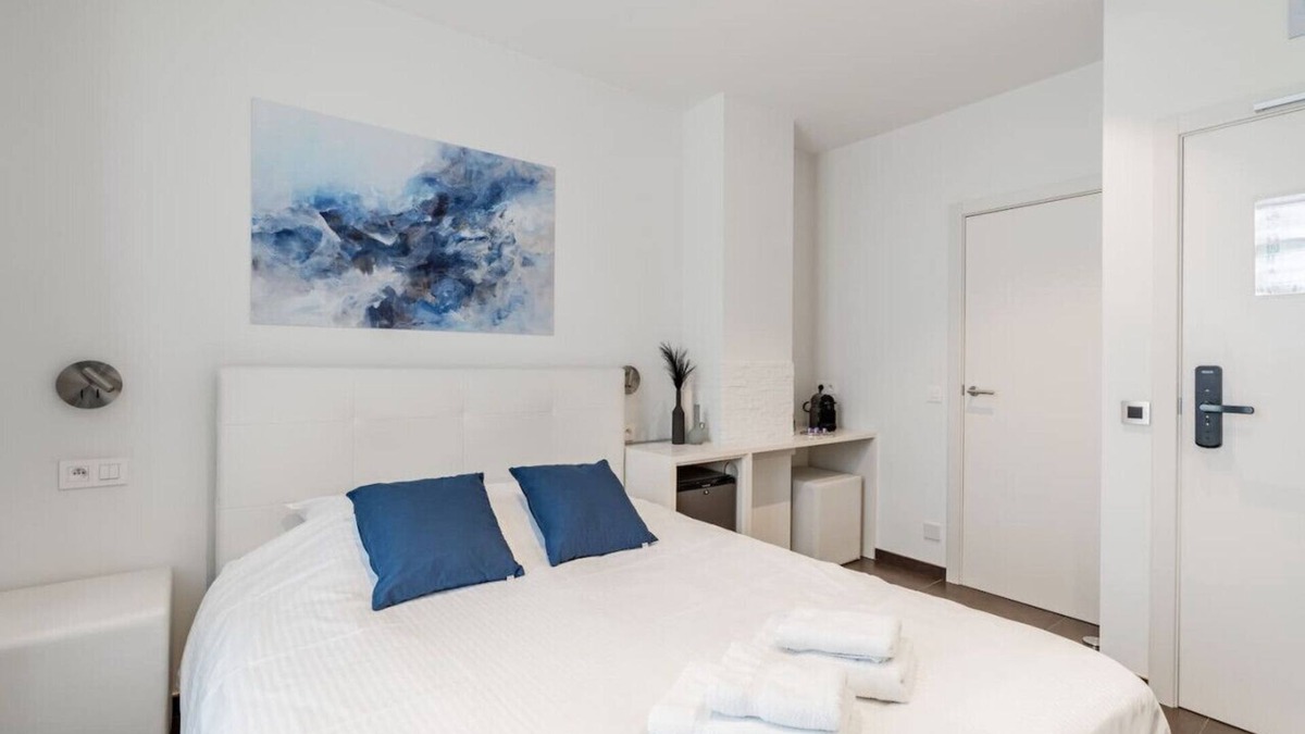 Kristus-Koning Apartment | Elegant room with private bathroom near city center
