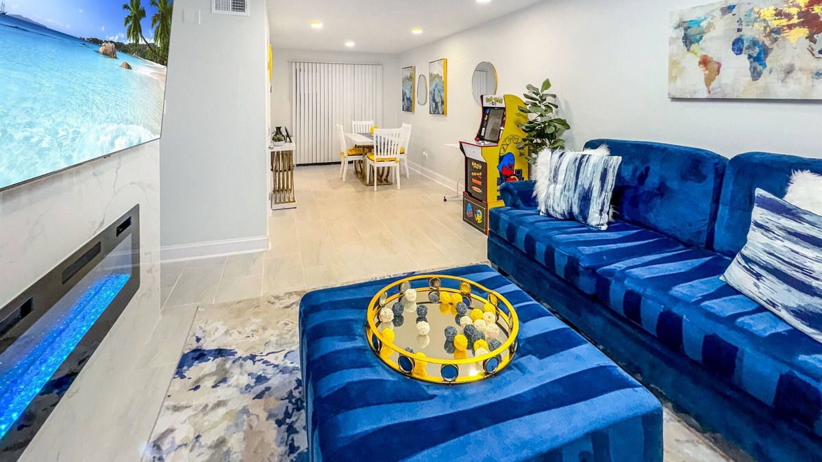 Forest Park House | Elegant Serene | Family Friendly| Private Patio | Close to airport