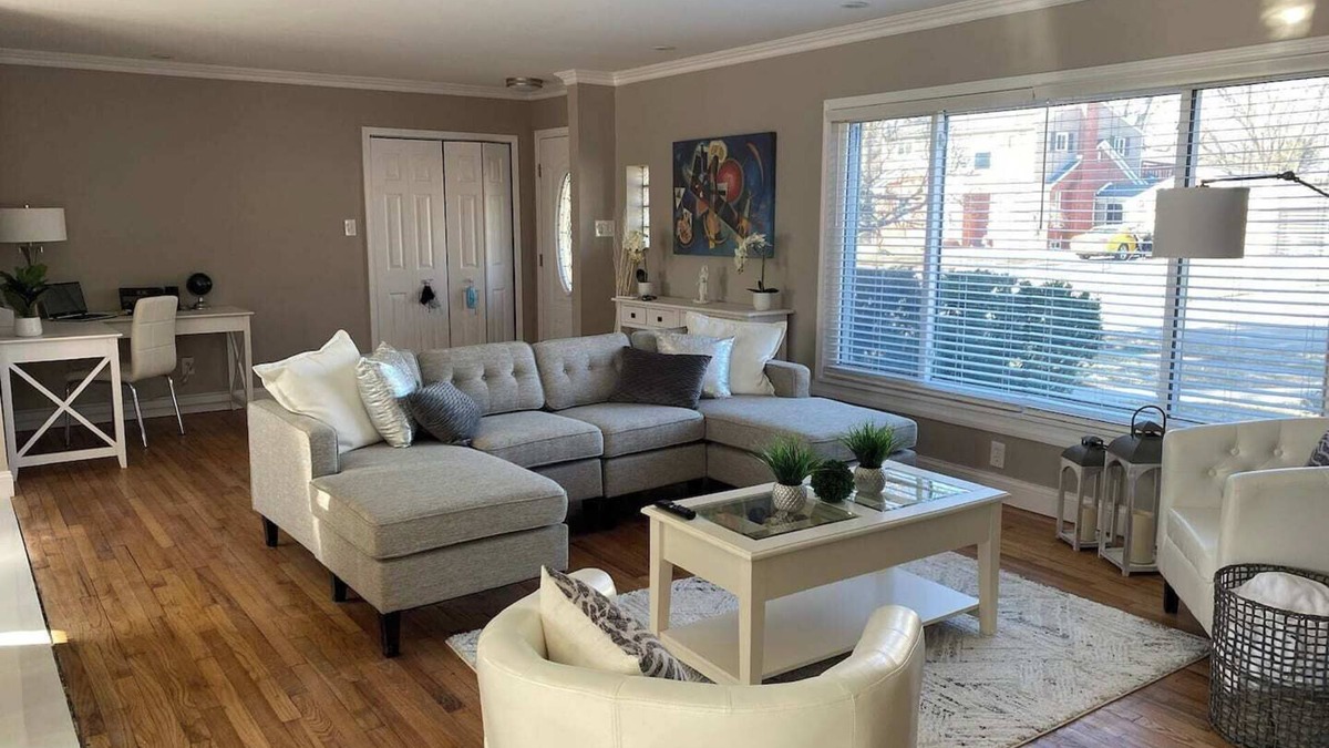 Harper Woods House | Elegant & spacious 3/2 Gem in Harper Woods