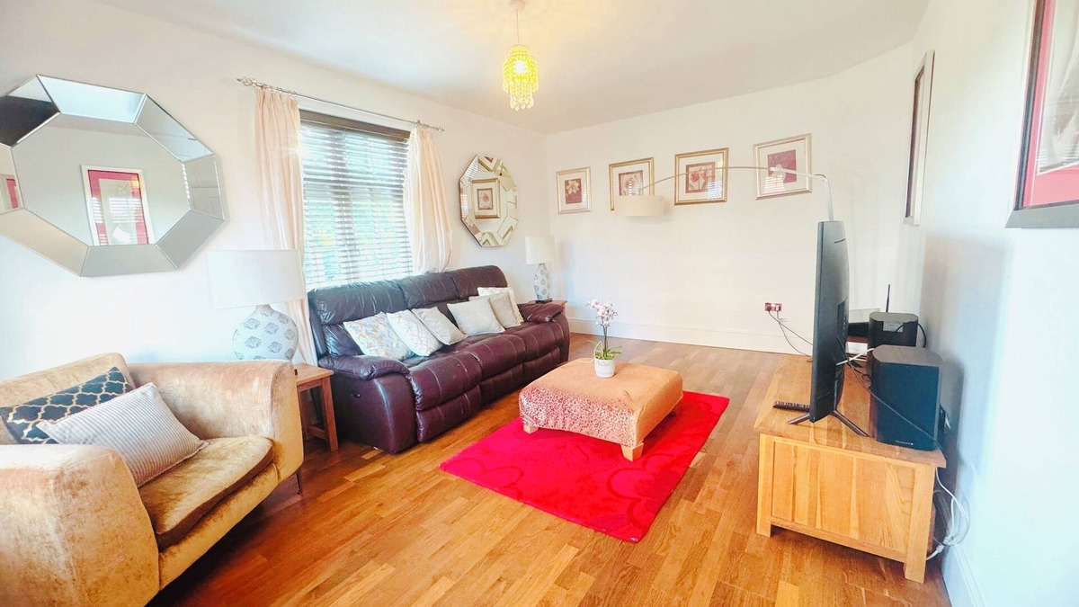 Staple Hill House | Elegant & Spacious Bristol Home - Garden, Gym & Parking