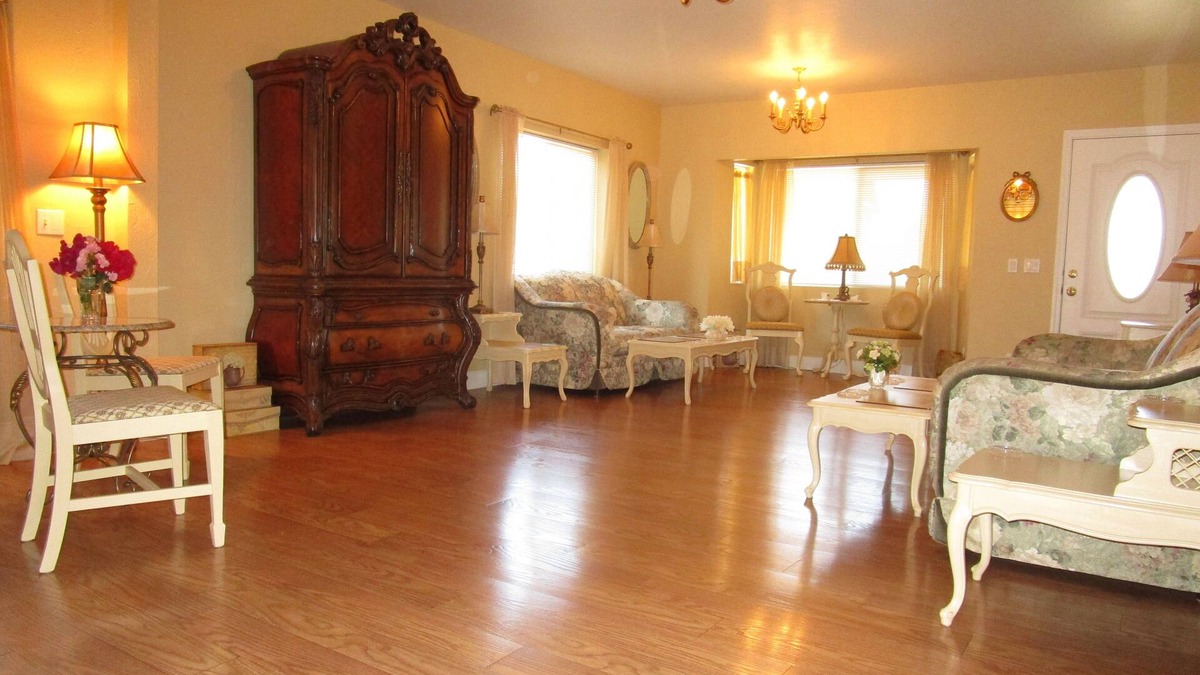 Creswell House | Elegant & Spacious Home! 5 Bed & 3 Bath, 15 min. to U of O, Sleeps 14, 174.00