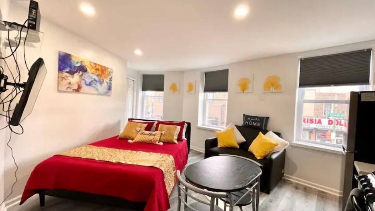 Passyunk Square Apartment | Elegant Square