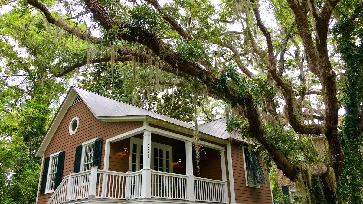 King City Cottage | Elegant St. Simons Island Honeymoon Beach Cottage near Pier Village