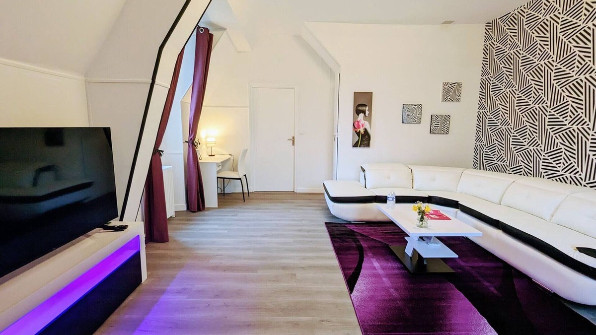 Cluis Bed & Breakfast | Elegant stay at Château, modern comfort and nearby activities